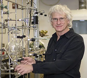 Photograph of Geoffrey Tyndall in a chemistry lab